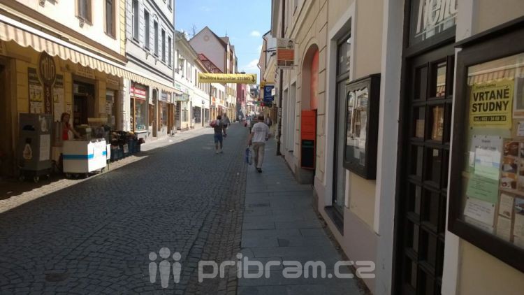 Radnice uvažuje o mobilních uzávěrách v Pražské ulici