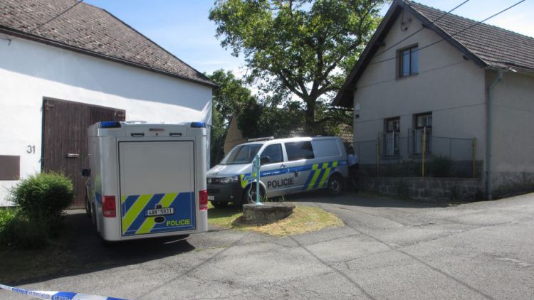 AKTUÁLNĚ: Policie šetří nález dvou mrtvých osob ve Hvožďanech