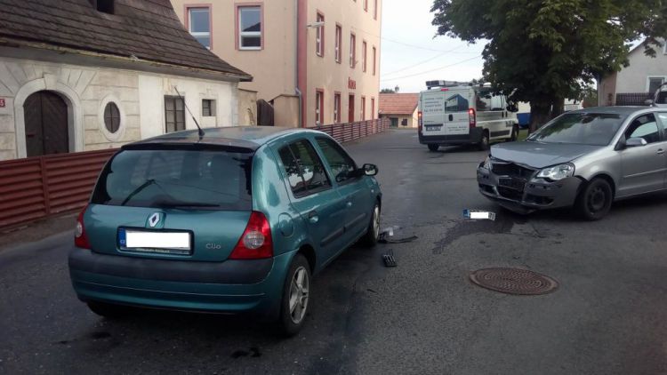 Právě teď: Ve Višňové došlo ke střetu dvou osobních vozů