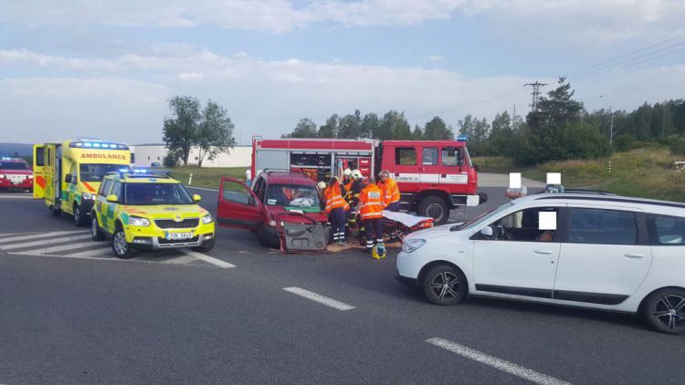 Právě teď: Nehoda se zraněním komplikuje dopravu na Evropské