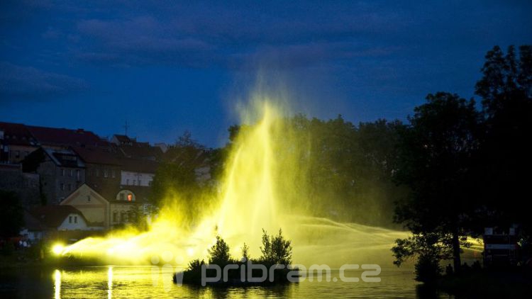 Hořejší Oboru v pátek večer oživí hasičská barevná hudební fontána