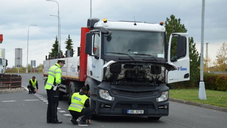 Dopravní policisté kontrolovali řidiče nákladních vozidel