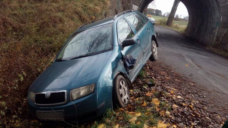 Aktuálně: Řidič smetl protijedoucí vůz u Březnice