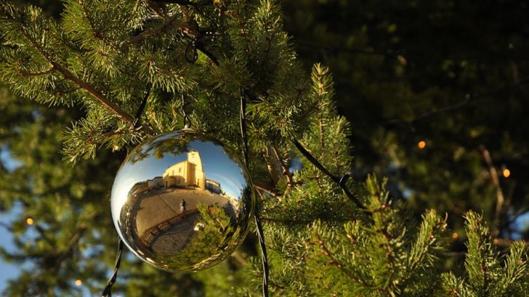 Zakulacený pohled na vánoční atmosféru na náměstí T.G. Masaryka