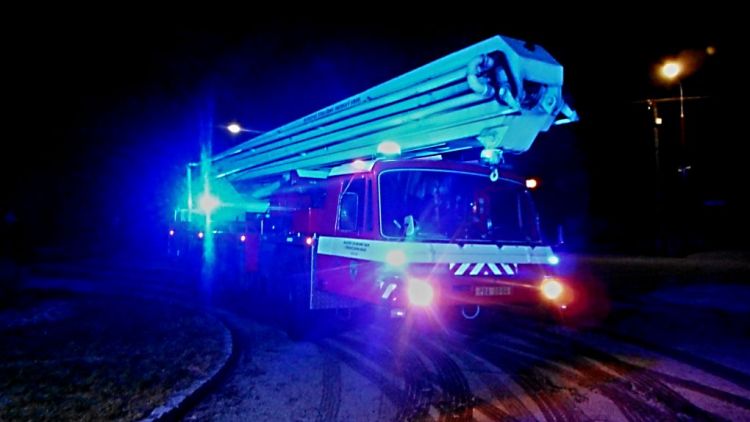 V nočních hodinách vyjeli hasiči k nahlášené události
