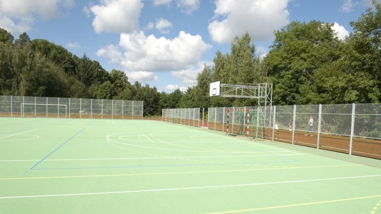Sportoviště u základních škol zůstanou přes prázdniny otevřena