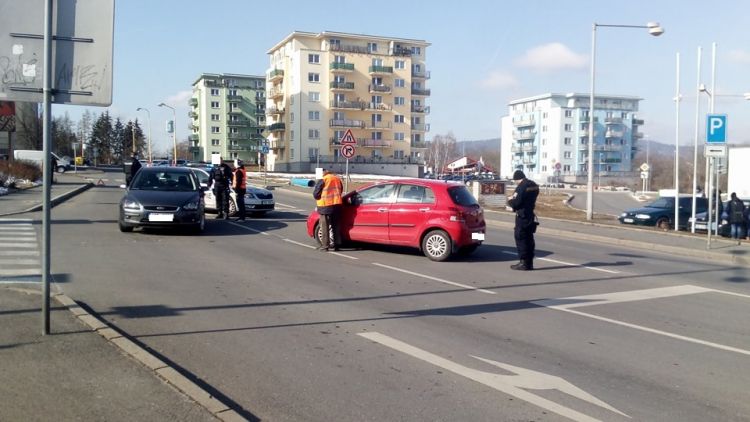 Právě teď: Na Drkolnově došlo k dopravní nehodě dvou vozidel