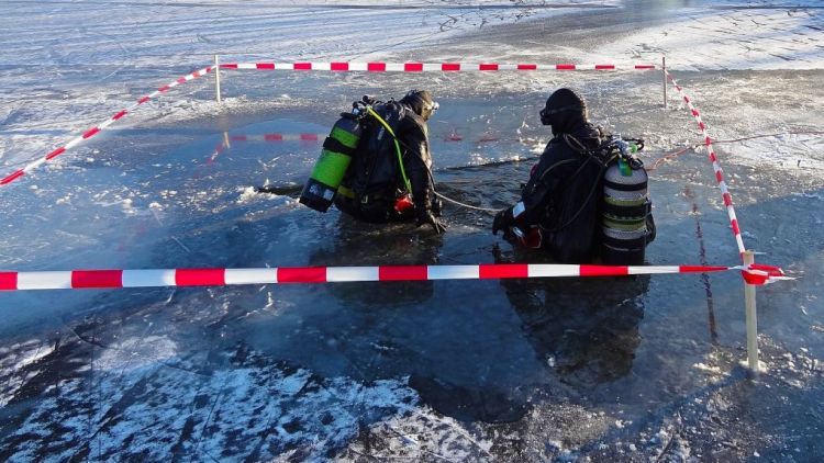 Policejní potápěči našli tělo utonulého bruslaře z Orlíku ve čtyřicetimetrové hloubce