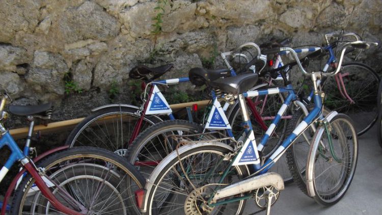 V Petrovicích u Sedlčan mají už druhým rokem jízdní kola pro lidi zadarmo