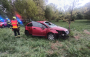 Auto u Chrástu vylétlo ze silnice a několikrát se převrátilo přes střechu
