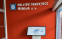 V příbramské nemocnici usnadňuje pacientům orientaci nová dotyková obrazovka s AI asistentem