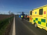 Aktuálně: K dopravní nehodě s těžkým zraněním motorkáře přistává vrtulník