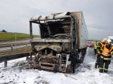 AKTUÁLNĚ: Požár kamionu zastavil provoz na D4