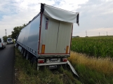 Ranní provoz na Strakonické komplikuje nehoda nákladního auta
