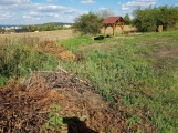 Pár metrů od Zdabořské studánky si udělal bezohledný majitel zahrádky skládku