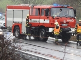 Aktuálně: Na mokré vozovce skončilo auto ve svodidlech, dálnice D4 byla na Prahu uzavřena