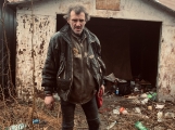 Bezdomovci v Březnické: Na vystěhování z garáže jsme měli deset minut, pak přijel traktor