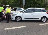 Na Evropské byl sražen motorkář, doprava v místě kolabuje