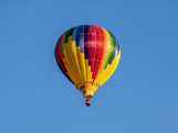 Ze čtyř balonů seskočilo 19 parašutistů, jedná se o český rekord