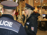 Policisté zintenzivňují kontroly obchodních center