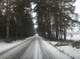 Řidiče na silnicích překvapila ledovka i sníh