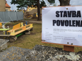 Ve Staré Huti se staví nová mateřská škola. Původní bude zbourána