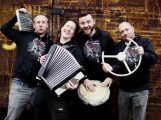 Vasilův rubáš dnes večer pobaví vtipnými texty i chytlavými melodiemi
