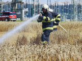 Hasiči vyjížděli k požáru vzrostlého obilí u Zbenic