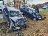 Čelní střet dvou aut komplikoval provoz na silnici I/4 u Těchařovic, čtyři zranění