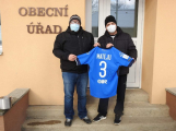 Startuje aukce fotbalového dresu Aleše Matějů, výtěžek pomůže rodině z Ohrazenic