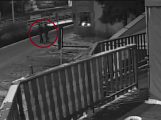 Další důležitá stopa k dopadení žhářů pizzerie v Příbrami. Na videu jsou vidět oba pachatelé
