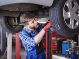 Autoservisy fungovat můžou, zákazníci ale nesmí dovnitř