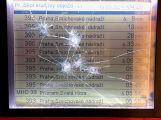 Vandal se zaměřil na autobusové zastávky. Lidská tupost je nedozírná, řekl starosta