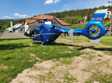 Muž v Čenkově spadl asi z šestimetrové výšky, letěl pro něj vrtulník