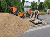 Stavbaři zahájili práce na rekonstrukci mostu u Dolejší Obory