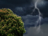 O víkendu hrozí další silné bouřky a vzestupy hladin, varují meteorologové