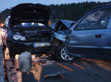 Hlavní tah na Sedlčany uzavřela nehoda tří aut na Vesteckém mostě, tři zranění