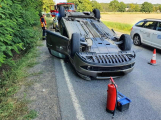 U Bohutína skončilo auto na střeše, řidič se lehce poranil