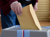 Volby podle průzkumů opět vyhraje ANO před koalicí Spolu