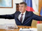 Babiš nakoupil přes offshorové firmy nemovitosti. Pochybení odmítá