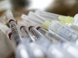 Očkování proti covidu mají v ČR méně než dvě třetiny populace, zájem klesá