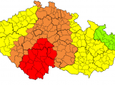 Meteorologové zpřísnili výstrahu. Bouřky mohou být extrémně silné, lze očekávat škody na majetku