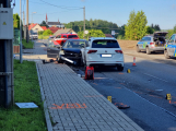 V Bohutíně se čelně střetla dvě auta, policie silnici uzavřela