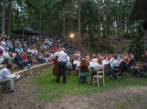 Amfiteátr v brdských lesích je otevřen hudbě a divadlu