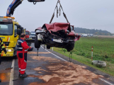 Při nehodě dvou aut na Příbramsku zemřela spolujezdkyně, další čtyři lidé utrpěli vážná poranění
