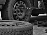 Zimní pneumatiky v průměru zdražily o 13 procent, ty levnější i o čtvrtinu