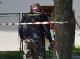 V Praze našli v lese tři mrtvé, možná se jedná o vraždu a sebevraždu