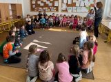 Jako velcí: Předškolní děti se spolu s prvňáčky učily anglicky