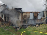 V obci Radíč hoří dům, s plameny bojuje pět hasičských jednotek