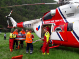 Pro zraněnou cyklistku letěl vrtulník leteckých záchranářů